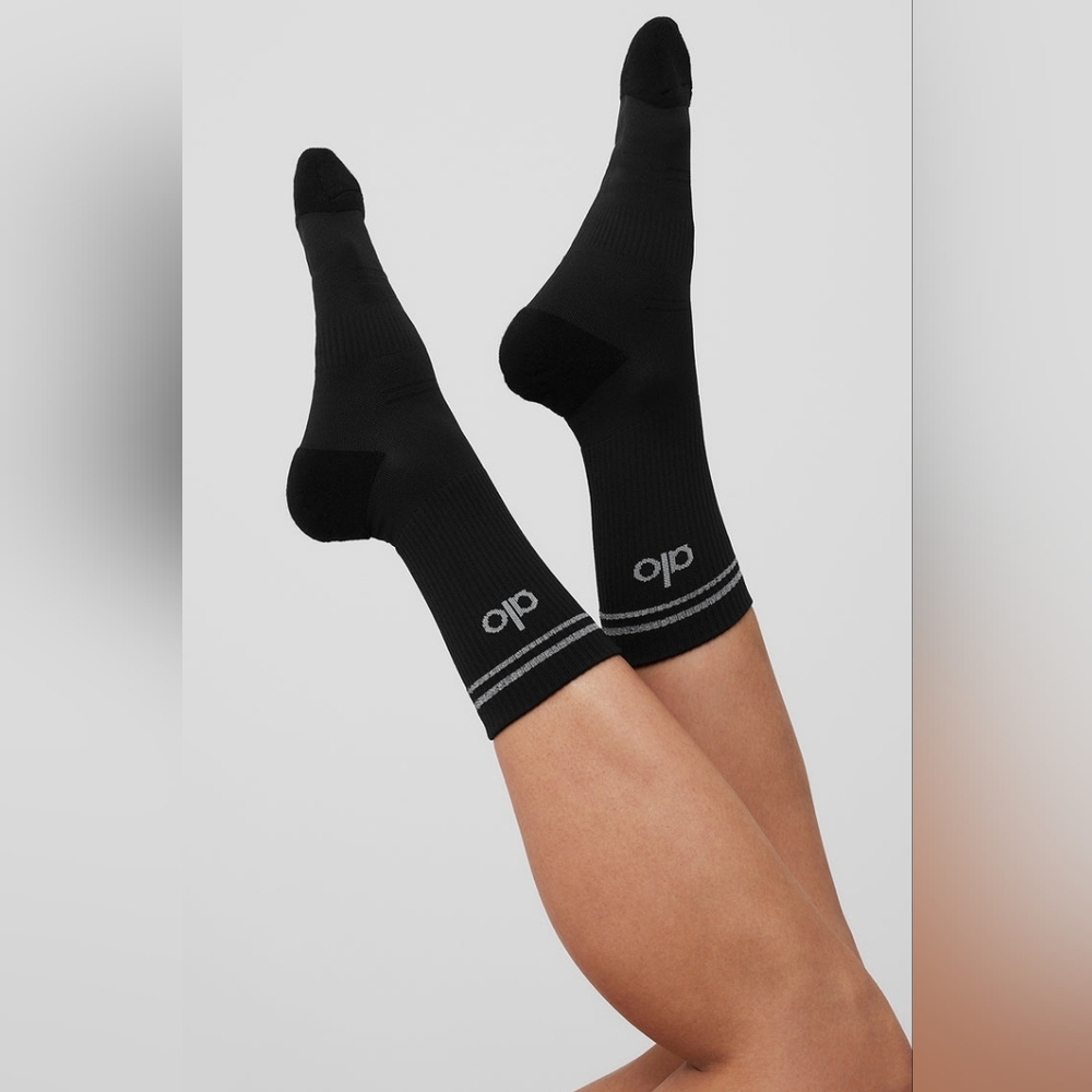 NWT's Alo Yoga Unisex Half Crew Performance Sock Size Small